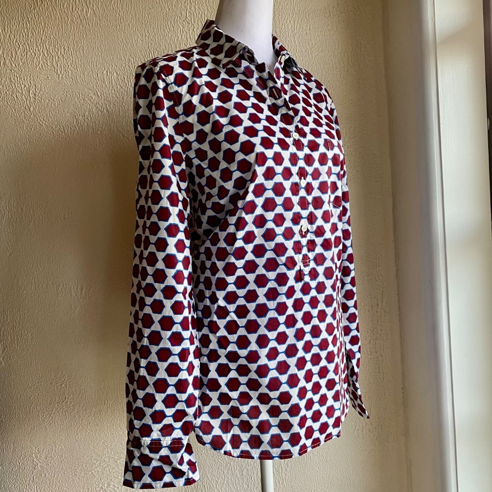J. Crew cotton popover shirt in burgundy & blue hex pattern on white Size 6 - Picture 3 of 13